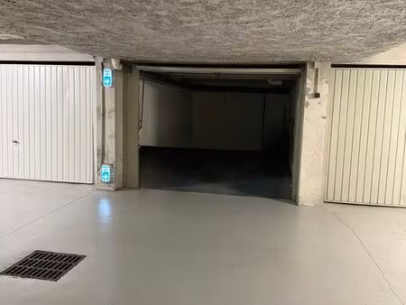 garage fermé dans résidence sécurisée fabron