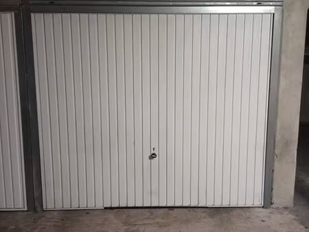 garage fermé 11 m2 nice-est