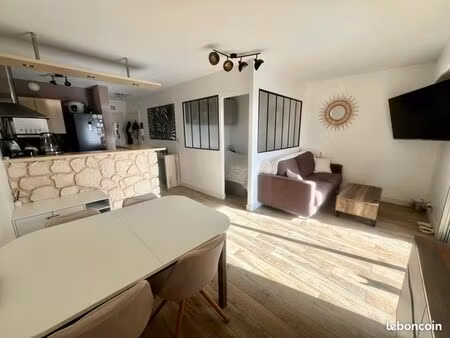 grand studio avec coin nuit  terrasse vue dégagée bel aperçu mer  cave  place de parking p