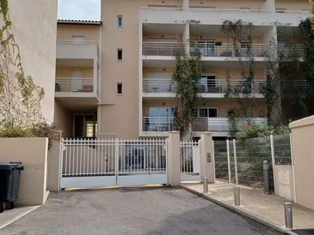 urgent   lot 2 studios de 2018 ou lot 3 studios de 2016