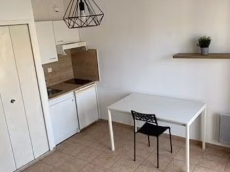 studio 20 m² meublé avec balcon très proche faculté timone