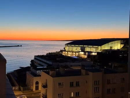 t2 avec balcon vue mer aux catalans