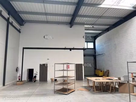 local d'activité 277 m²