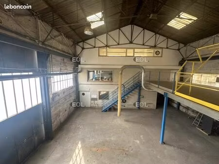 local d'activité 1 551 m²