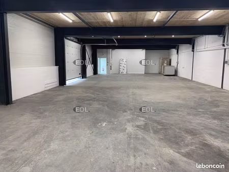 local d'activité 300 m²