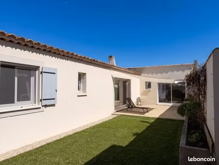 maison contemporaine de plain-pied 105 m² avec annexe  garage et jardin