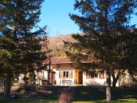 maison de plain pied dans la nature avec fort potentiel