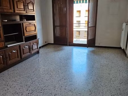 type 3 calme avec parking+clim