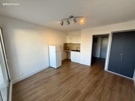 à vendre – charmant studio avec terrasse plein sud à la grande motte (2ème ligne)