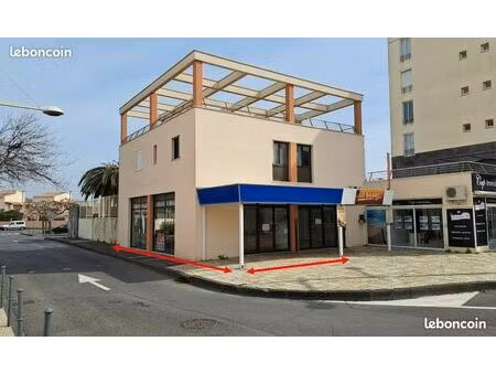 cap d'agde  mail de rochelongue  à louer local 60 m² avec grande terrasse pour la saison