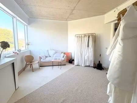 local lumineux / neuf / le cannet