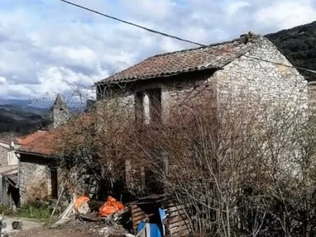 maison à rénover + petit extérieur