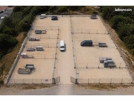 terrain de stockage sécurisé – dépôts extérieurs de 250 m² à 530 m² – accès utilitaires se