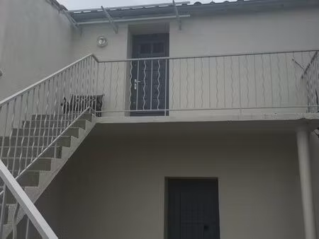 t3 avec grand garage + cour - centre de saint-gely-du-fesc