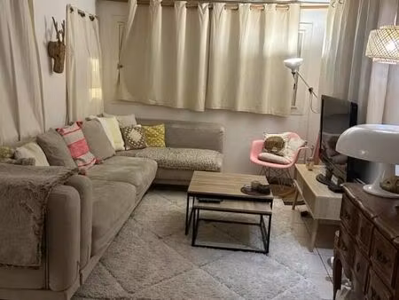 studio 1 pièce 64 m²