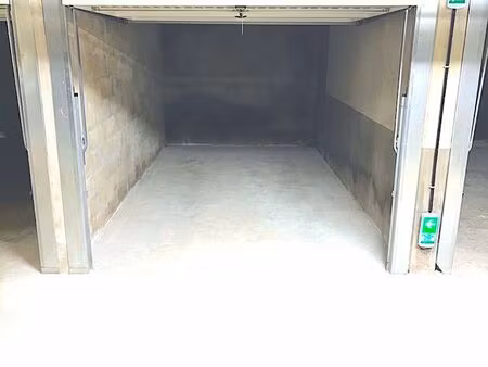 location tres grand garage