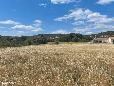 terrain 707 m² peret