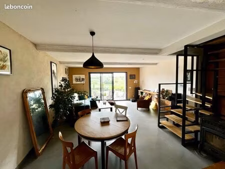 vends maison de village lumineuse