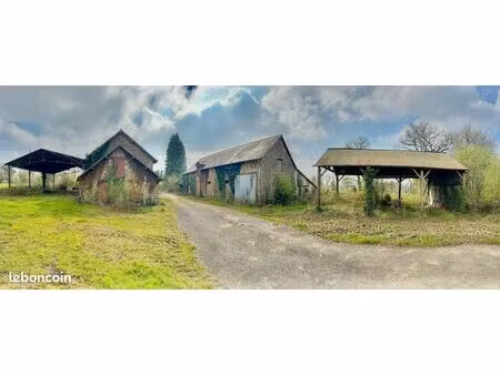 ancien corps de ferme en bretagne - hameau avec dépendances entouré de 6 hectares de terre