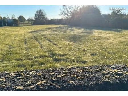 terrain 2 100 m² vatan