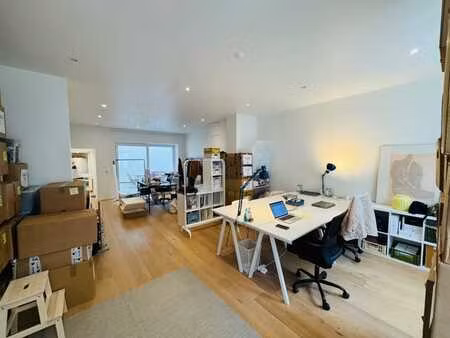 bureau moderne à saint-gilles avec cour