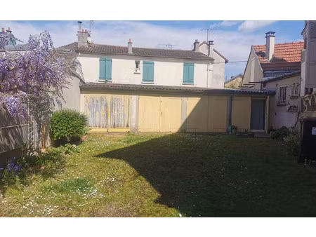 location stationnement  m² t- à melun  90 €