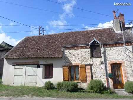 maison de bourg ancienne en pierre  habitable immédiatement