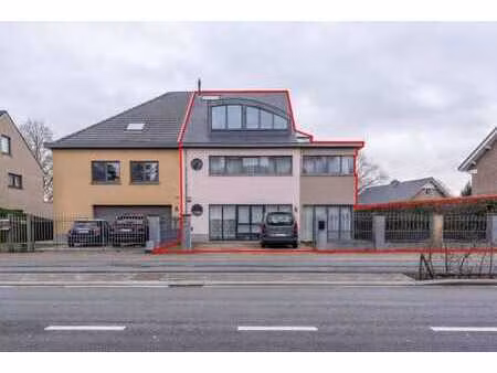 spacieuse maison a trois facades