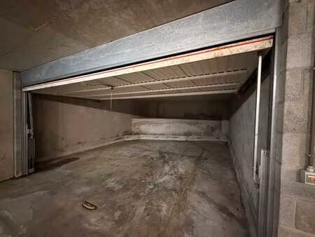 grand-place : parking agora -3  double place dans un garage