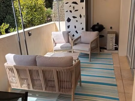 t3 60 m² - terrasse 18 m² plein sud - tram à 2 min - parking sous-sol