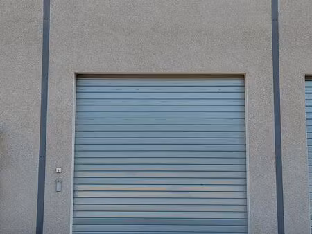 local 80m²