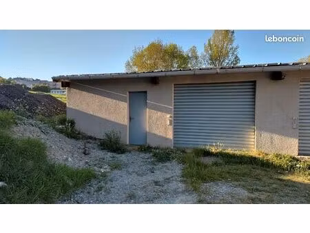 local de 64m2 ■10m x 8m■électricité ■accès par rideau métallique électrique 3m x 3m ■grand