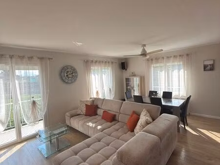 maison rénovée 111 m² – 3 chambres – terrain 1003 m² – grand garage – très lumineuse