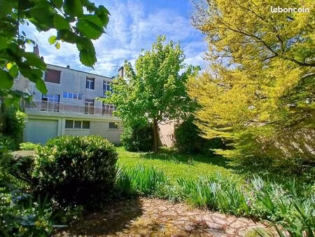 maison 7 pièces 203 m²