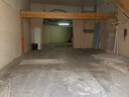 local 120 m² – stockage / activité sans nuisance accès véhicule – marseille 13005