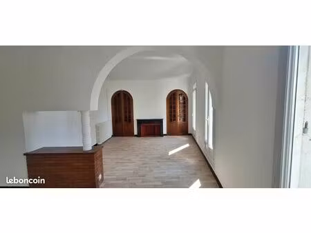 appartement t5 divisible + grenier aménageable – création 3 lots possible – garage – hyper