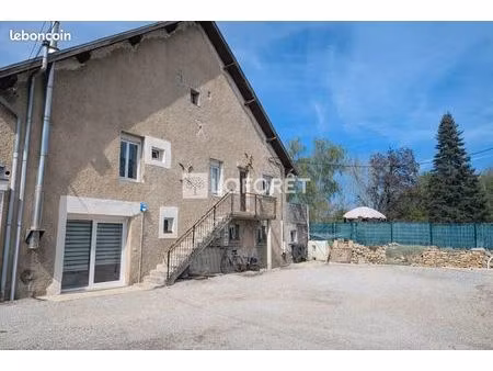 appartement 9 pièces 242 m²