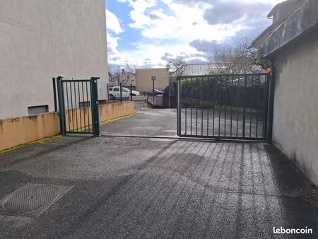 grenoble  quartier alliés alpins  garage à vendre