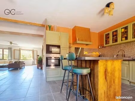 maison 6 pièces 210 m²