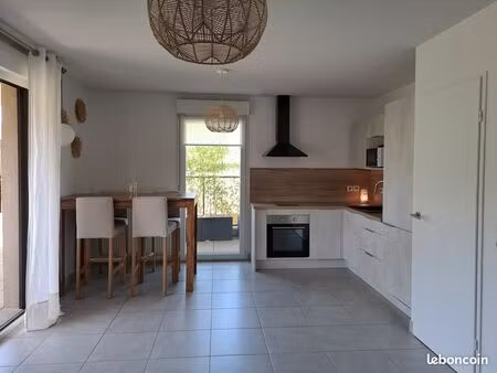 t3 64m² grande terrasse  piscine et double stationnement