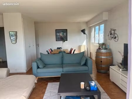 grand appartement lumineux place de verdun