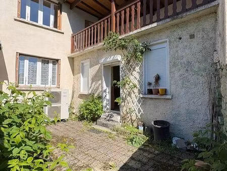 maison mitoyenne fort potentiel avec terrasse