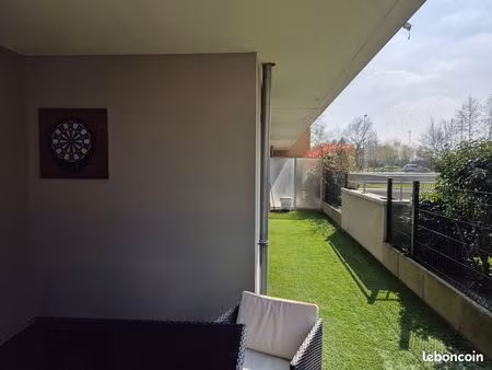 t3 refait à neuf – terrasse 28 m² – double box