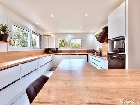 propriété 6 pièces 181 m²