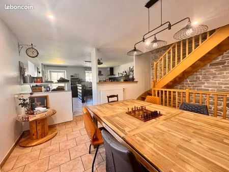 maison en pierre rénovée – 180 m² – 4 chambres – piscine – terrain 340 m² – beaucoup de ch