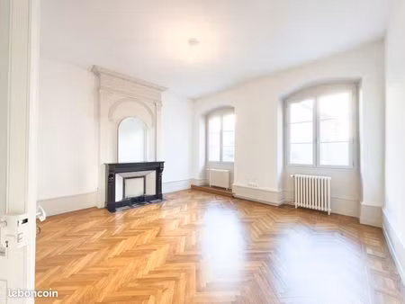 superbe t4 de 100 m² en hypercentre de lons – emplacement premium