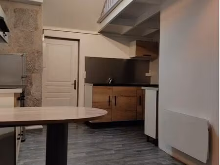 studio meublé en rue piétonne proches des lycées