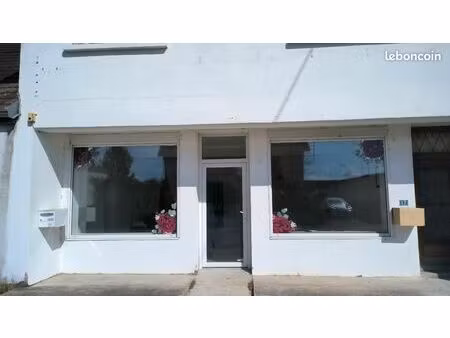 location surface commerciale le deschaux
