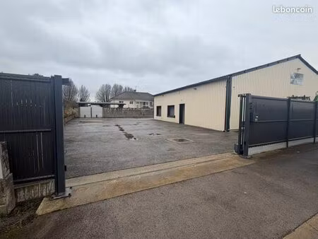 local professionnel avec terrain