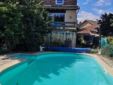 maison 140 m² — terrain arboré  piscine  3 garages  cave 60 m²